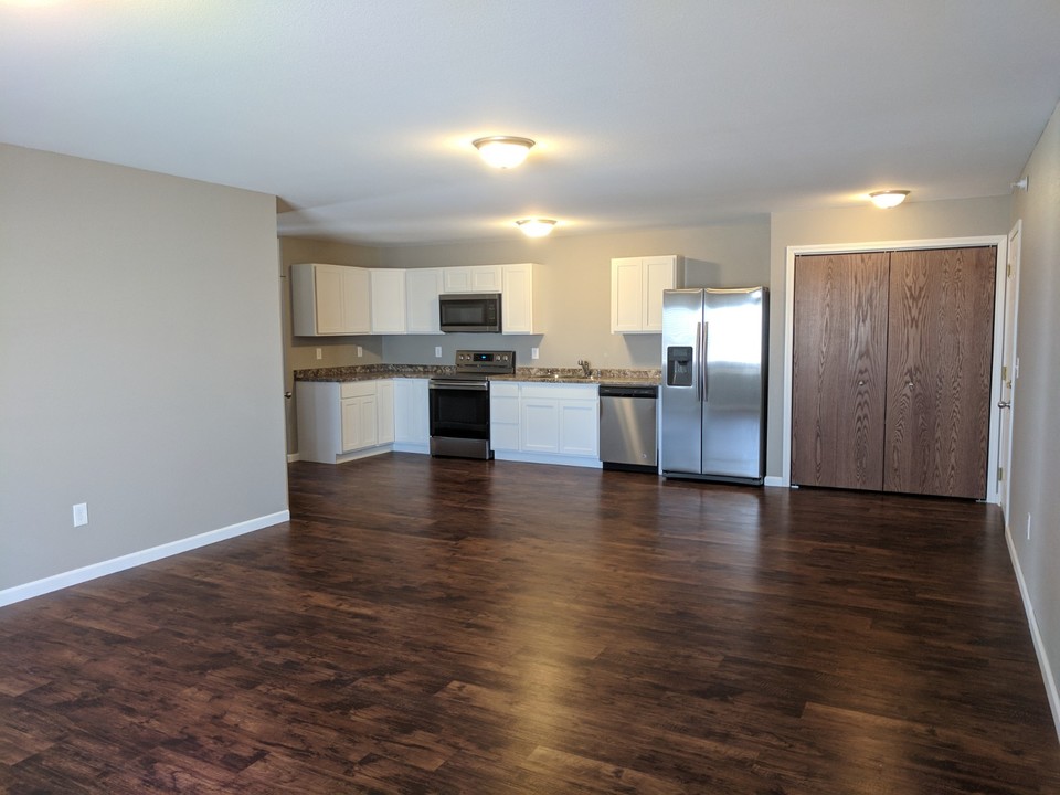 1805 7th Ave E-Unit -204 in Alexandria, MN - Foto de edificio