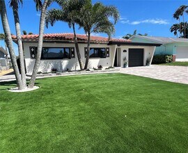 241 176th Terrace E in Redington Shores, FL - Building Photo - Building Photo