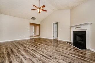 7050 Duncan Walk in Mcdonough, GA - Building Photo - Building Photo