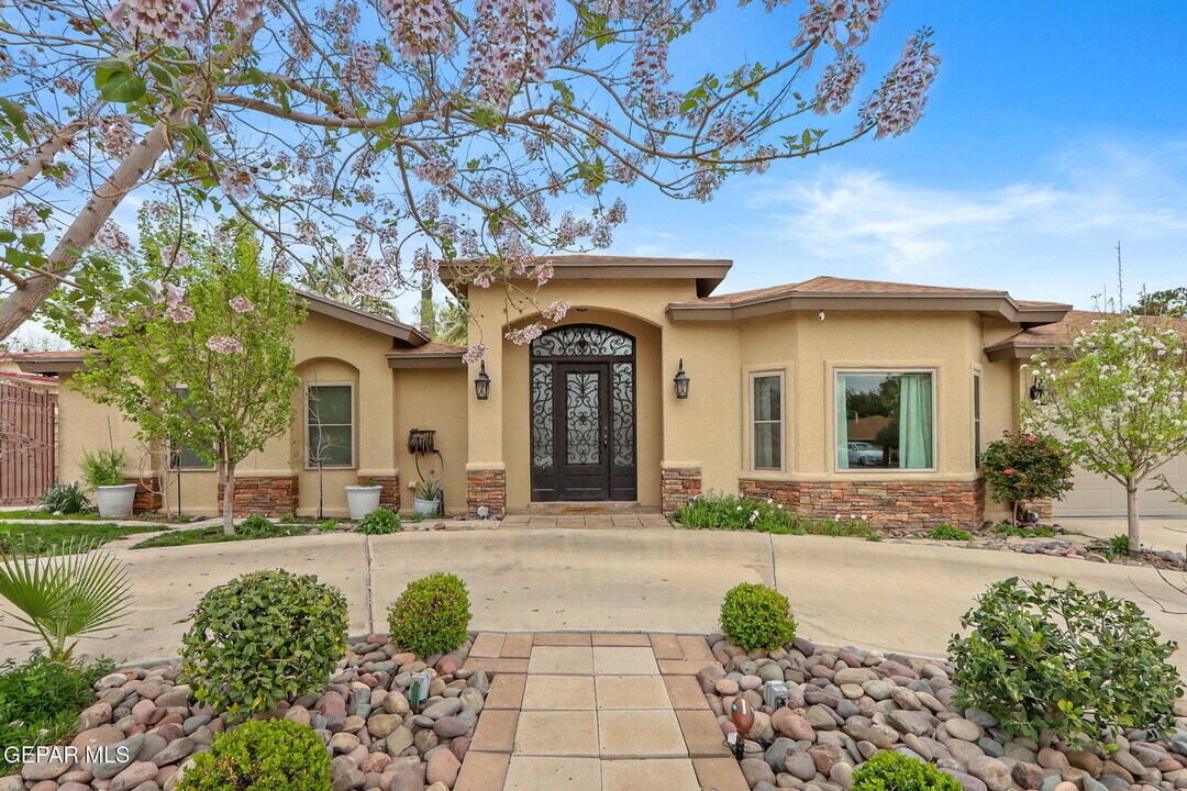 1316 Hookridge Dr in El Paso, TX - Building Photo