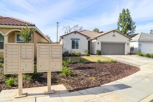 2040 Descanso Ave in Clovis, CA - Building Photo