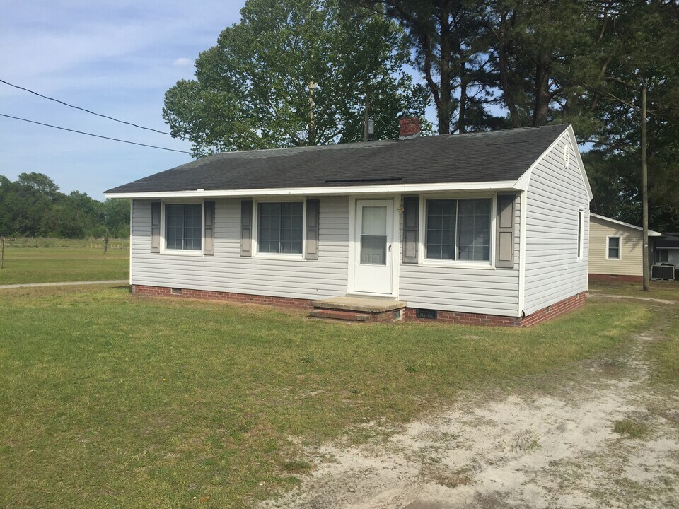 100 Bowen Cir in Williamston, NC - Building Photo