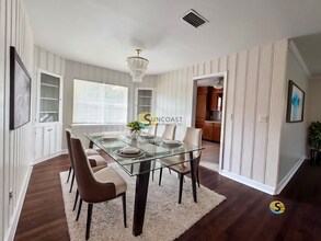 1438 Magnolia Cir W in Jacksonville, FL - Foto de edificio - Building Photo