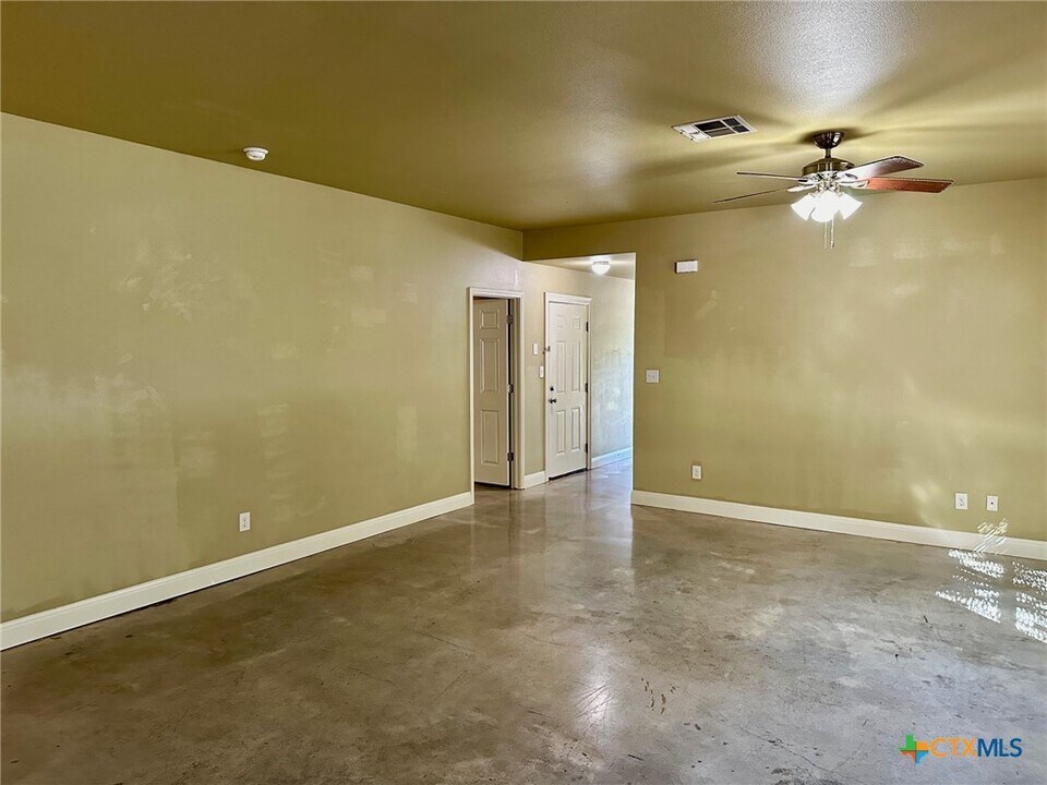 1412 Marlton St in San Marcos, TX - Building Photo