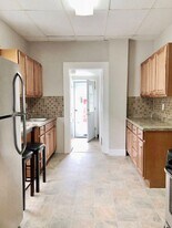 60 Oak St, Unit 1 in Amityville, NY - Building Photo