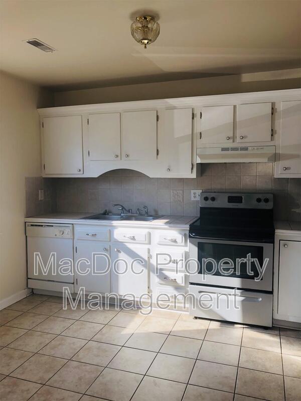 405 Olde Greenwich Cir in Fredericksburg, VA - Building Photo - Building Photo