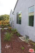 713 Vernon Ave in Los Angeles, CA - Building Photo - Building Photo