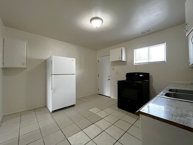 429 Tennessee St NE-Unit -Unit A in Albuquerque, NM - Building Photo - Building Photo