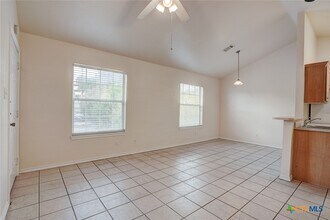 427 Lindsey St in San Marcos, TX - Building Photo - Building Photo