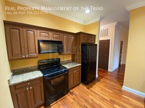 360 S Elm St, Unit #207 in Greensboro, NC - Building Photo - Building Photo