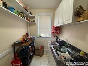 55 Park Dr, Unit 8 in Boston, MA - Foto de edificio - Building Photo