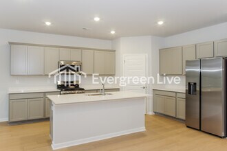 300 Pond Spg Dr in Huntsville, AL - Building Photo - Building Photo