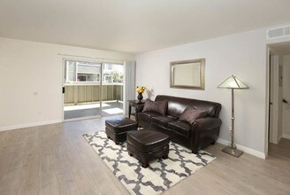 Woodcreek Apartments in Moorpark, CA - Building Photo - Building Photo