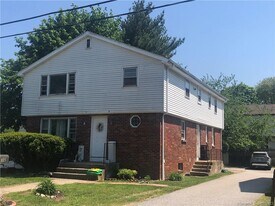 38 Landin St in Woodbridge, CT - Building Photo