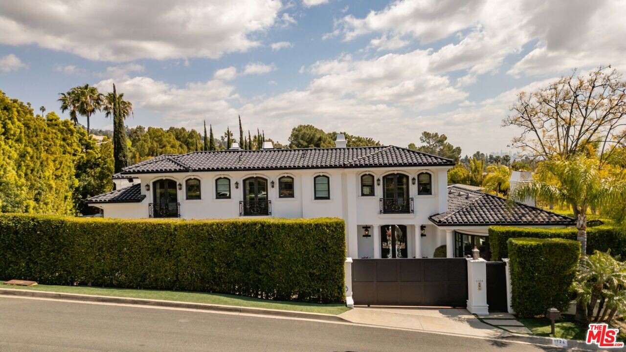 1124 Marilyn Dr in Beverly Hills, CA - Building Photo