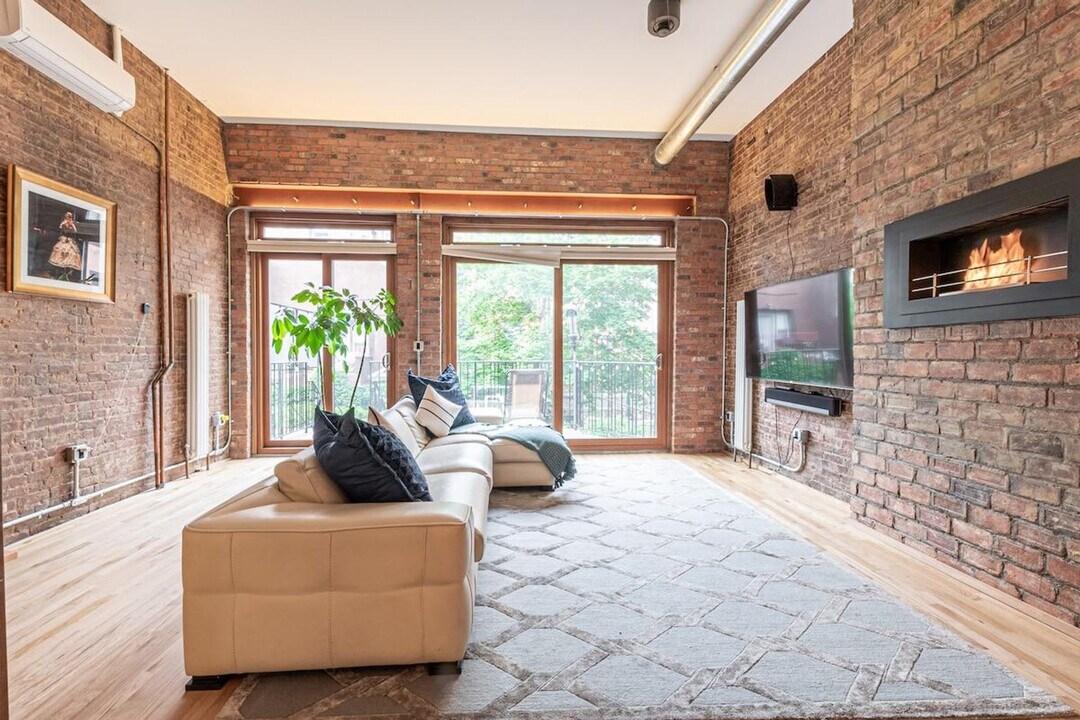103 W 122nd St in New York, NY - Building Photo