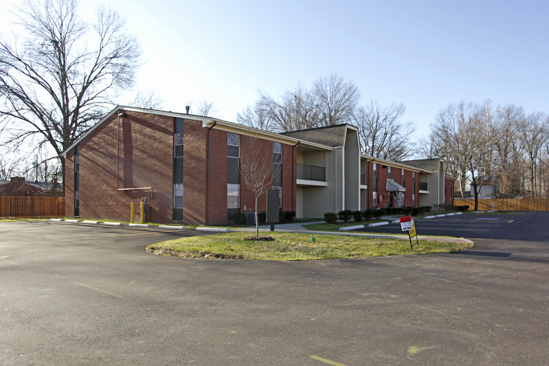 Woodgate Apartments in Louisville, KY - Foto de edificio