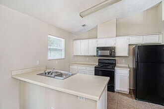 6444 Eastbriar Dr in Lithonia, GA - Building Photo - Building Photo