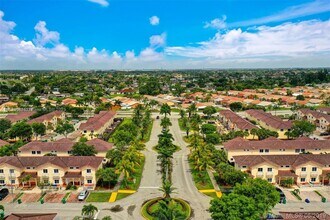 17920 NW 74th Ct in Hialeah, FL - Building Photo - Building Photo