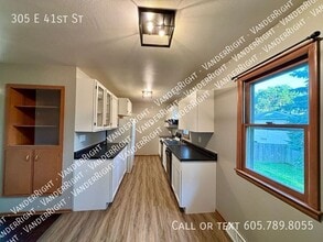 305 E 41st St in Sioux Falls, SD - Foto de edificio - Building Photo