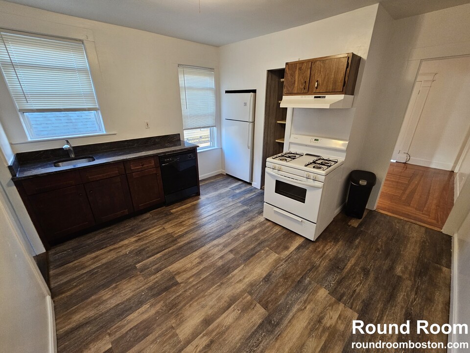 5 Haskell St in Boston, MA - Building Photo