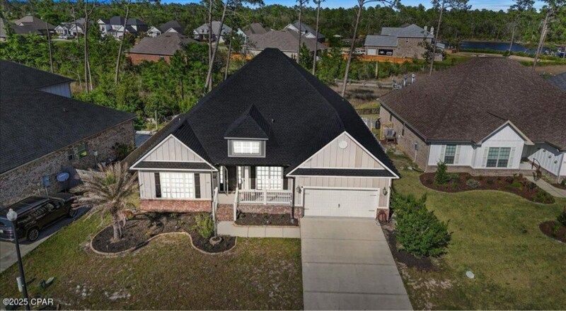 148 Hidalgo Dr in Southport, FL - Foto de edificio