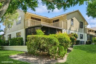 7485 SE Jamestown Terrace in Hobe Sound, FL - Building Photo