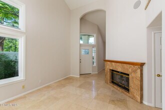 1047 Windmill Ln in Oak Park, CA - Building Photo - Building Photo