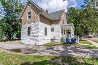 831 Brookwood Pl in Ann Arbor, MI - Building Photo - Building Photo