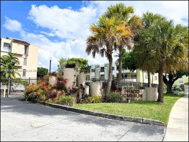 10651 SW 108th Ave in Miami, FL - Building Photo - Building Photo