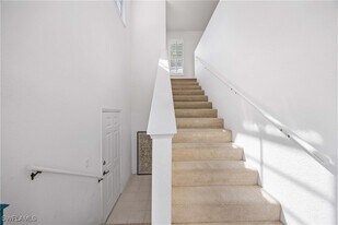 7050 Barrington Cir in Naples, FL - Building Photo