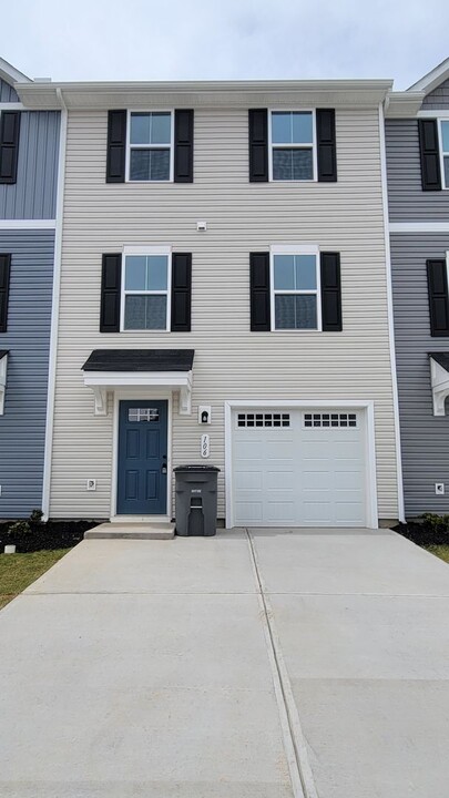 106 Verdant Leaf Wy in Greenville, SC - Foto de edificio