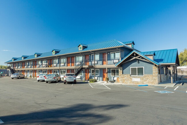 Bidwell Street Studios in Folsom, CA - Building Photo - Building Photo