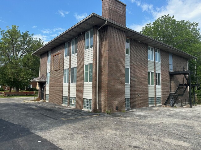 919 Greenbrier Rd in Dekalb, IL - Building Photo - Building Photo