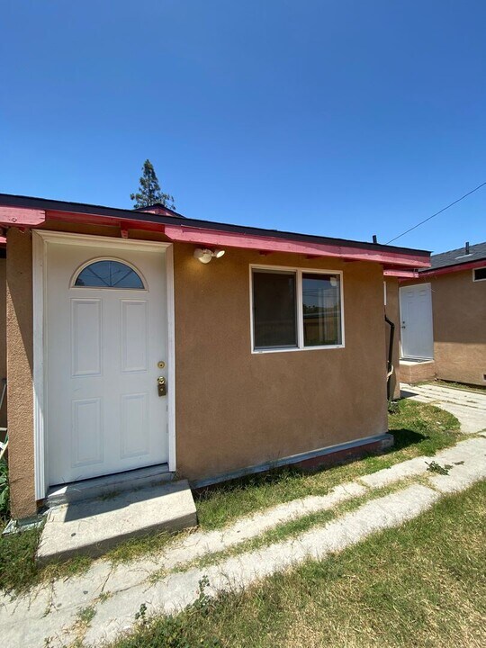 120 W Mountain View St in Long Beach, CA - Building Photo