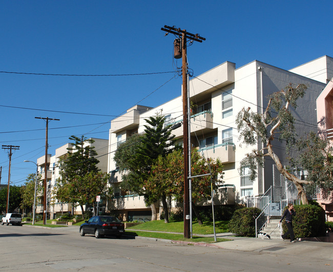 11225 Peachgrove St in North Hollywood, CA - Building Photo - Building Photo