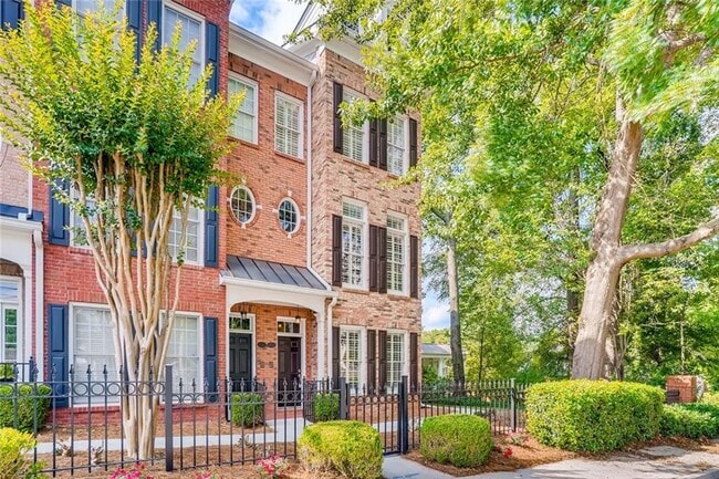 2585 Brookhaven Chase Ln NE in Atlanta, GA - Building Photo - Building Photo