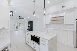 116 Fountain Cir in Naples, FL - Building Photo - Building Photo