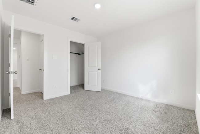 3534 Blue Mockingbird St