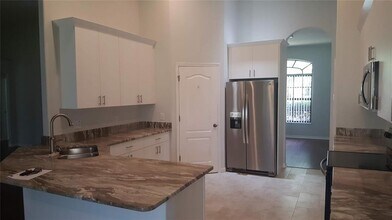 1934 Abbey Ridge Dr in Dover, FL - Building Photo - Building Photo