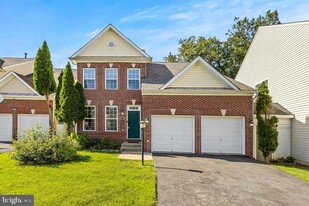 1766 Ann Scarlet Ct in Woodbridge, VA - Building Photo