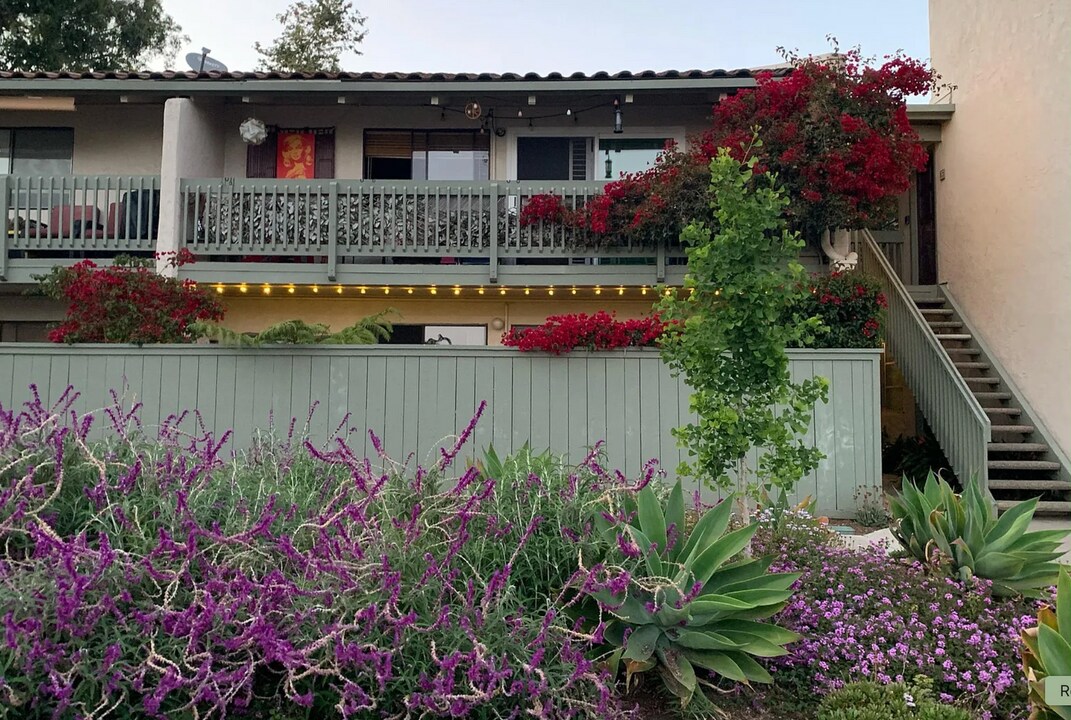 37 Dearborn Pl in Goleta, CA - Building Photo