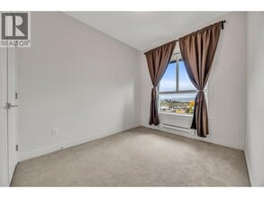 827 Roderick Ave in Coquitlam, BC - Building Photo - Building Photo