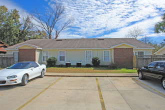 8340 Country Walk Dr in Pensacola, FL - Building Photo - Building Photo