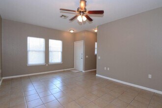 2326 Webberville Rd in Austin, TX - Foto de edificio - Building Photo