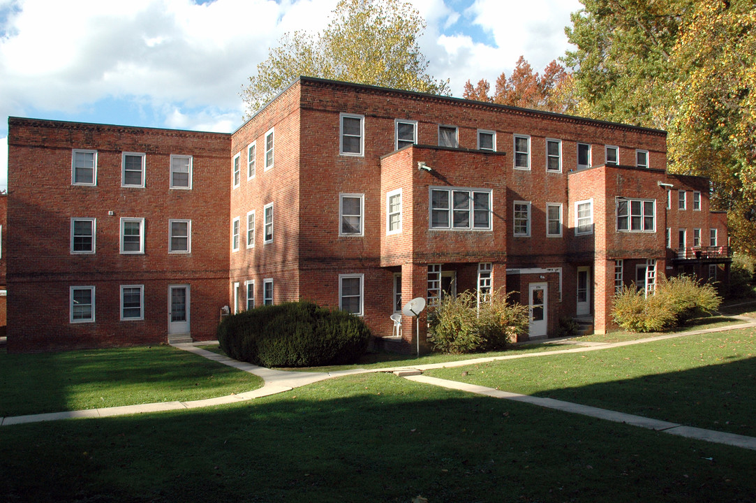 Hollywood Court Apartments in Reading, PA - Building Photo