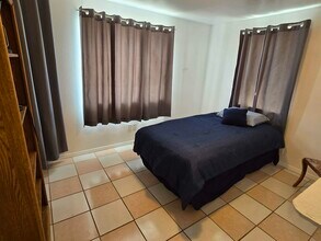 925 E 30th St in Tucson, AZ - Foto de edificio - Building Photo