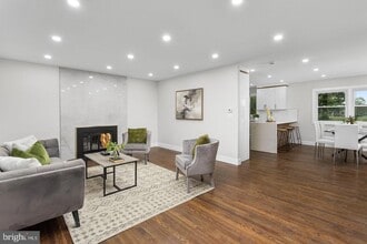 6 Ryan Rd in Cranbury, NJ - Foto de edificio - Building Photo