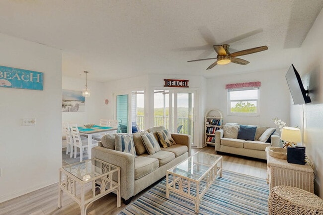 3607 E Bay Dr