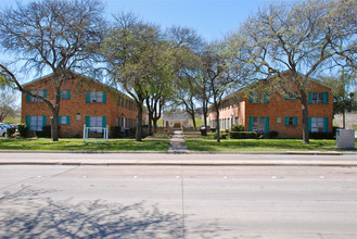 Bowser Place in Richardson, TX - Building Photo - Building Photo